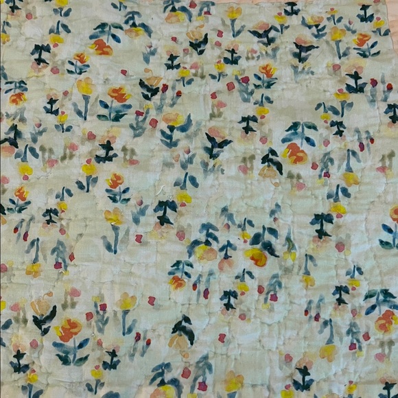 Beautiful Floral and Butterfly Quilt - Picture 6 of 11